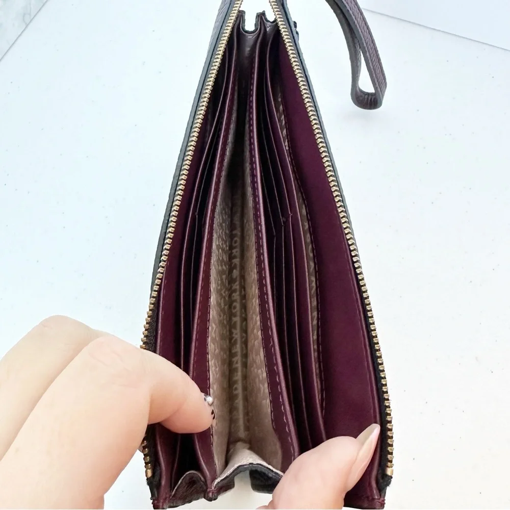 Kate Spade Anderson Way Ciara Wristlet in Deep Plum